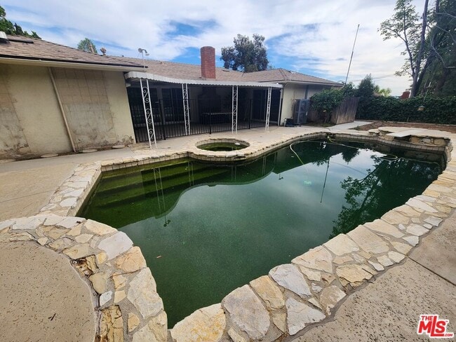 Building Photo - 11665 Babbitt Ave