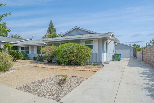 Building Photo - Beautifully Remodeled Single-Story 3-Bedro...