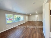 Photo - 318 S California St