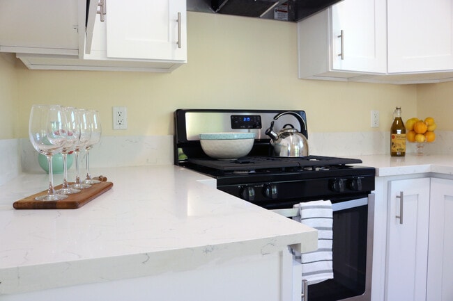 Building Photo - 1155 N Columbus Ave Unit A