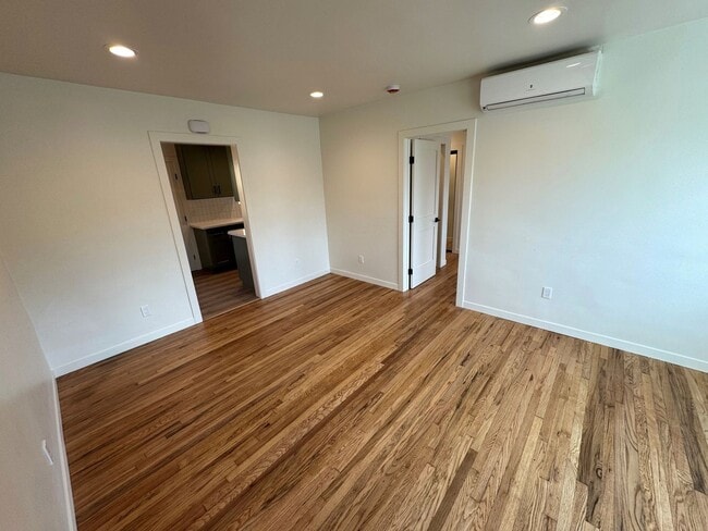 Photo - Remodeled Midtown Apartment- Private Washer/Dryer +AC!! Unit 2161 Channel