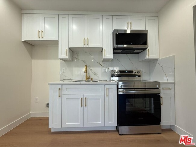 Photo - 19055 Gledhill St