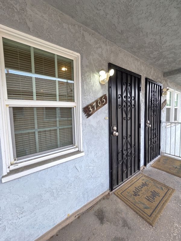 Photo - 3705 S Victoria Ave
