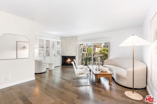 Photo - 141 S Clark Dr