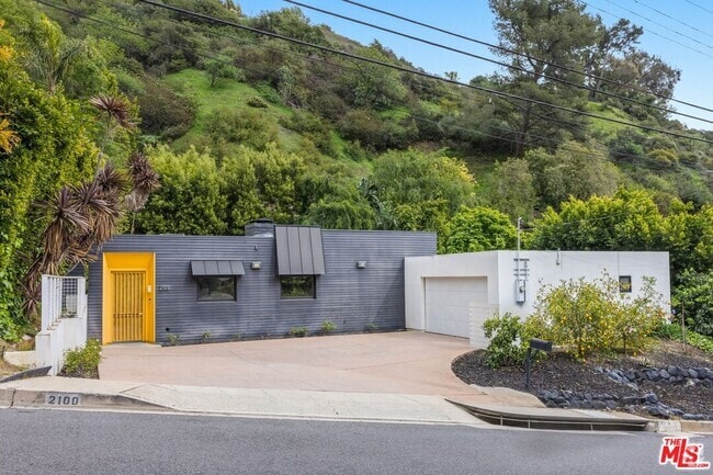 Building Photo - 2100 Roscomare Rd Rental