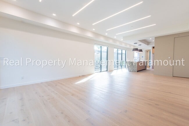 Photo - 1542 N Hoover St Unit 1542