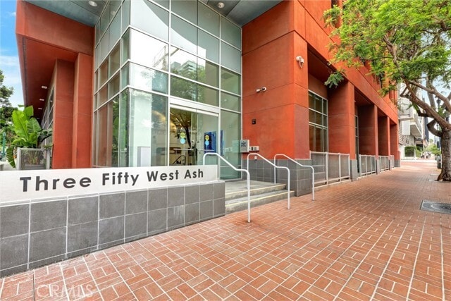 Building Photo - 350 W Ash St Unit 103