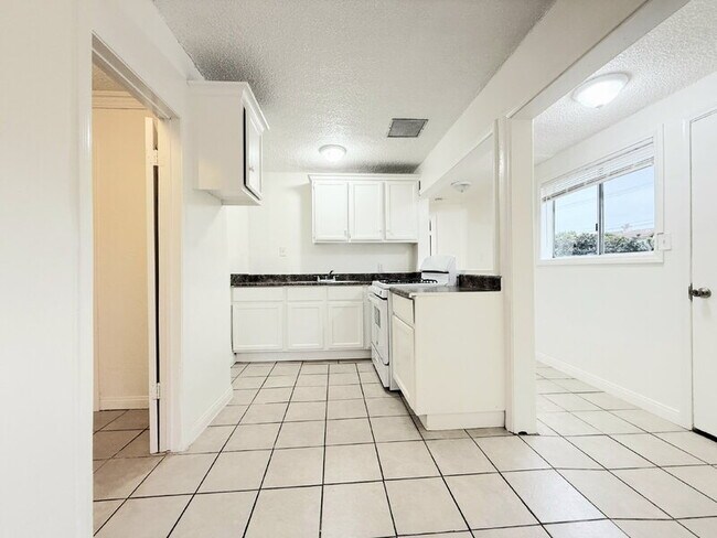 Photo - 14041 Orizaba Ave