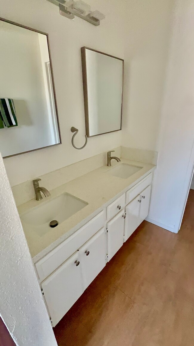 en suite - 2226 Lewis Ave