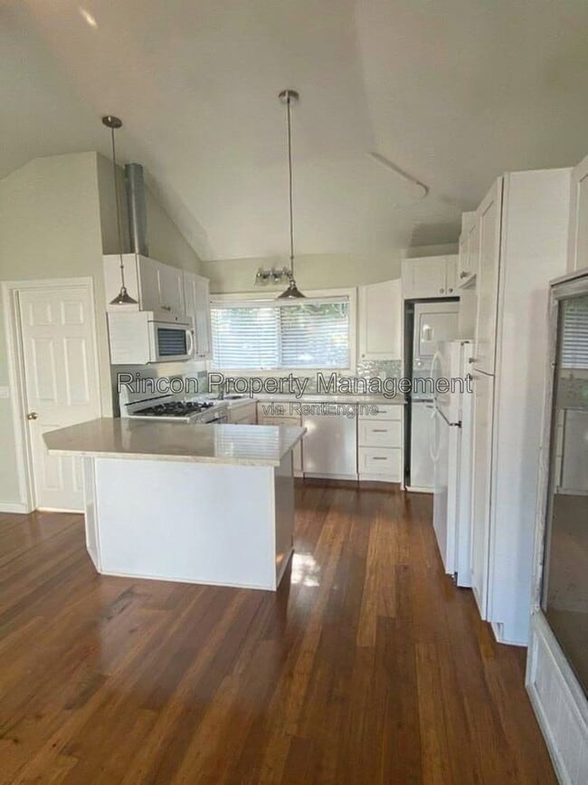 Building Photo - 149 S Evergreen Dr