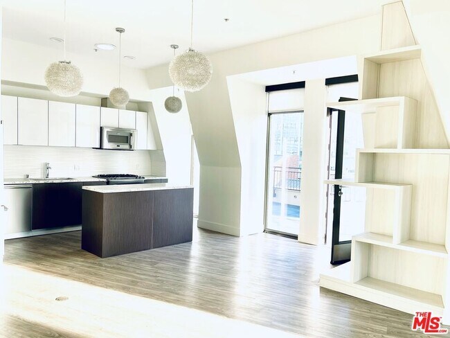 Photo - 1122 Gayley Ave Unit 302