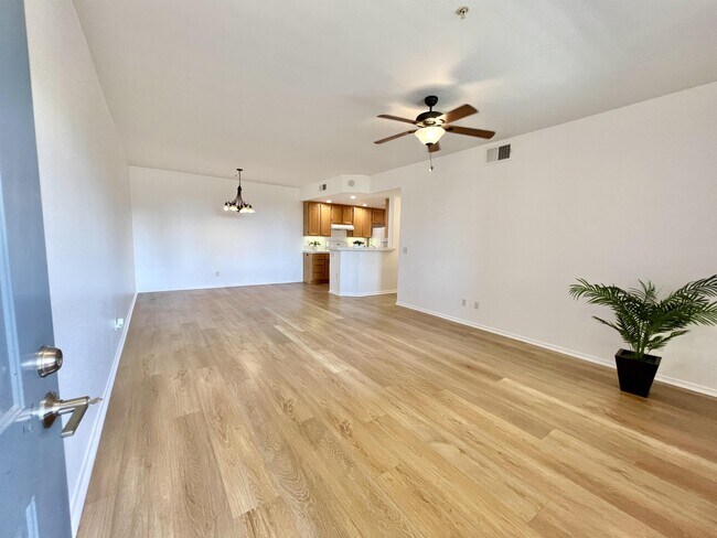 Photo - 1388 Challis Pl