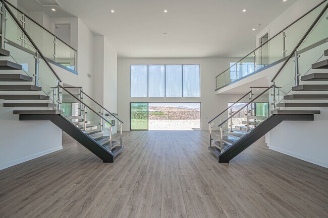 Photo - Spacious 5-Bedroom Home with Community Ame...