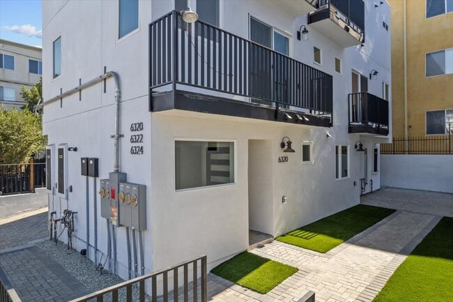 Photo - 6322 Willoughby Ave Unit 6322 Willoughby ave