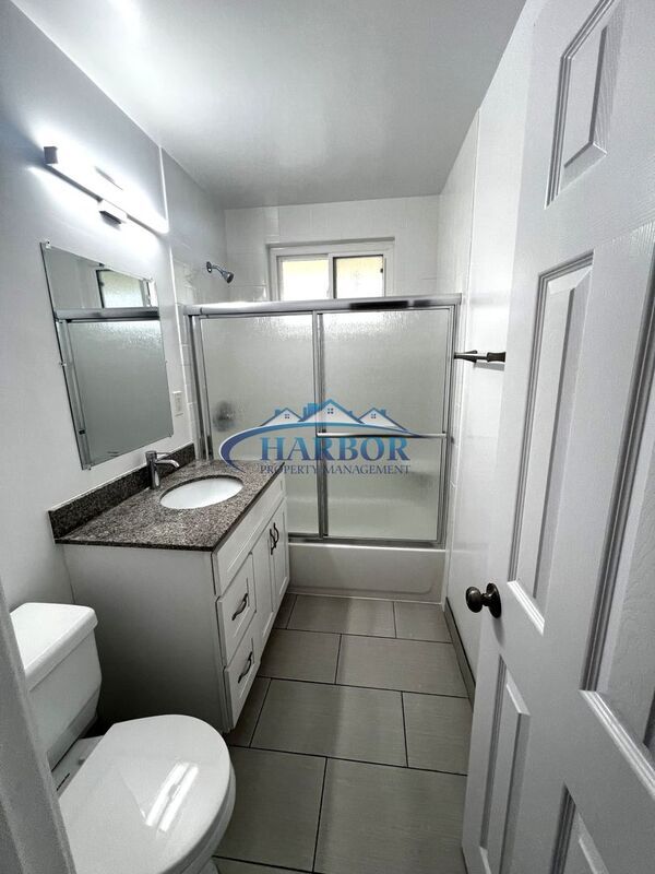 Photo - 1025 W 25th St