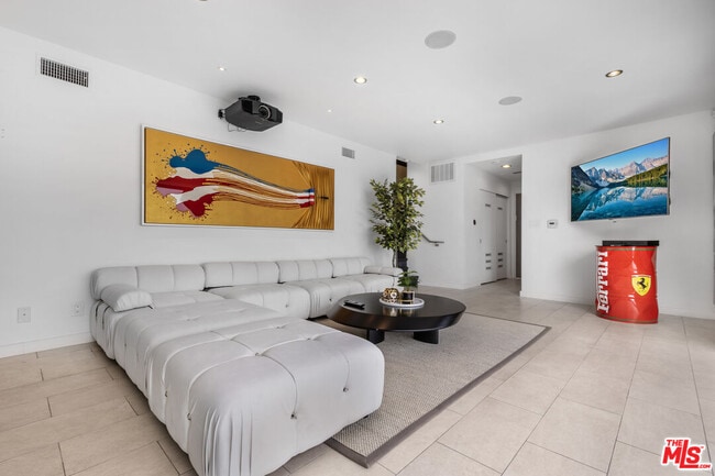 Photo - 2260 Maravilla Dr