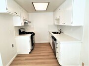 Photo - 927 W 9th St Unit Apt #2