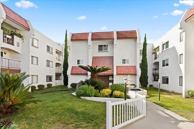 Building Photo - 6350 Genesee Ave Unit 1