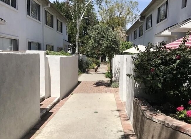 Photo - 18555 Collins St Unit C8