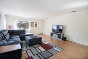 Photo - Small dogs alllowed . All appliance. Palom... House