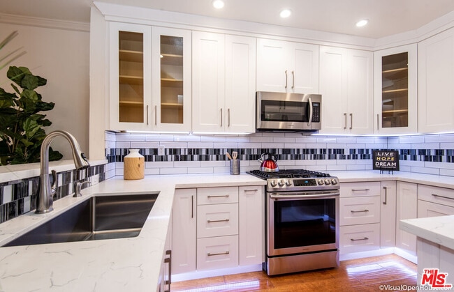 Photo - 514 S Barrington Ave Unit 103