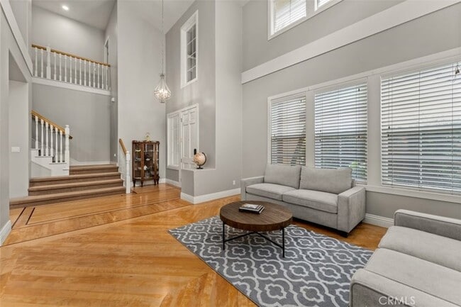 Photo - 46 Downfield Way