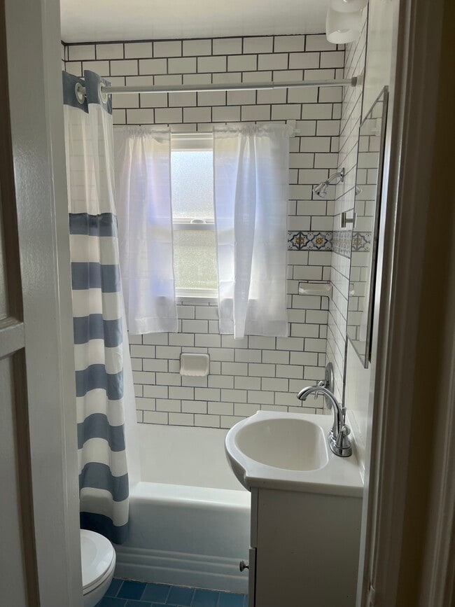 Photo - 2011 Ocean Park Blvd Unit Apt C