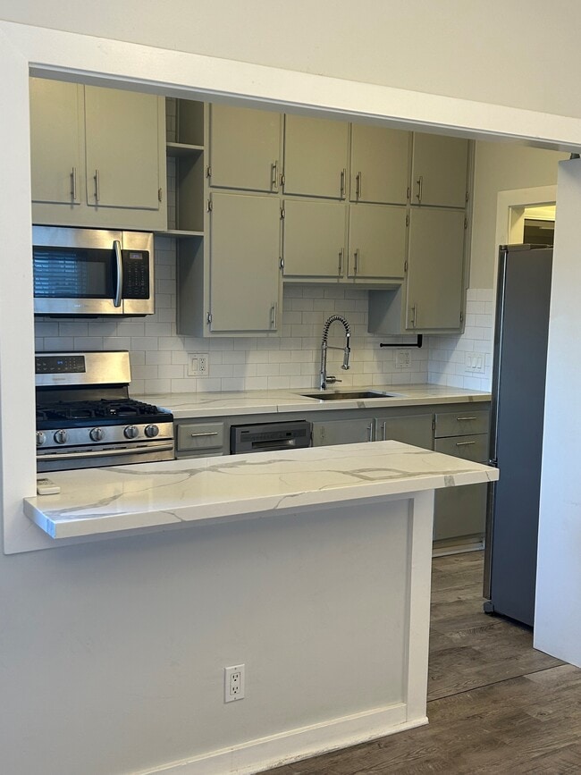 Photo - 832 Hilldale Ave