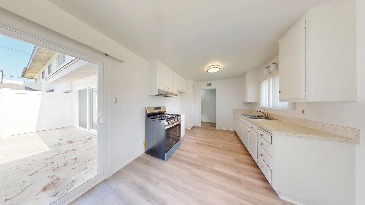 3D Tour - Huntington Sands Apartments