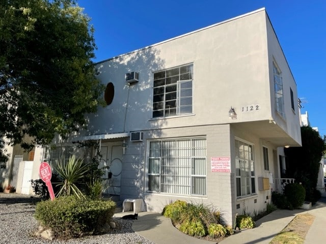 Building Photo - 1122 S Clark Dr Rental