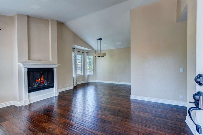 Building Photo - Spacious 2 Bedroom, 2 Bath – End Unit with... Rental