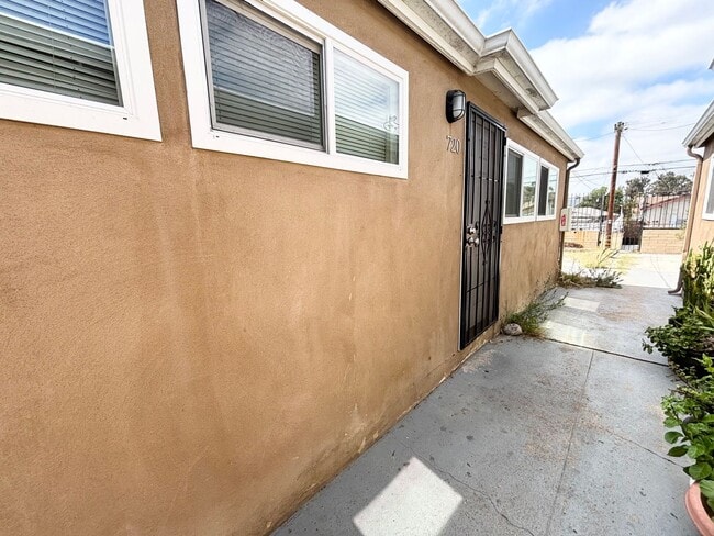 Building Photo - *718-720 Raven Street Unit 720 Raven Street
