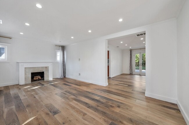 Photo - 7715 Lexington Ave Unit 7715