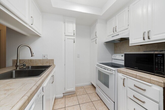 Photo - Great opportunity to rent this beautiful centrally located apartment in Chula Vista! Unit 11