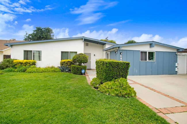 Building Photo - 6437 Graves Ave