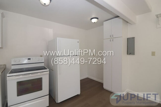 Building Photo - 102 N Ramona St
