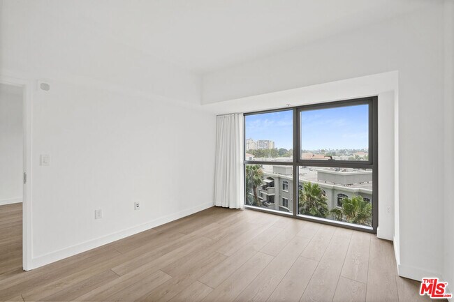 Photo - 13700 Marina Pointe Dr Unit 610
