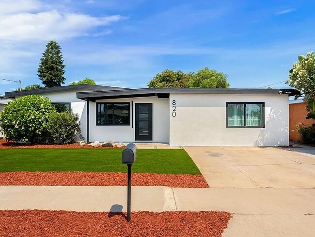 Building Photo - 820 Iris Ave