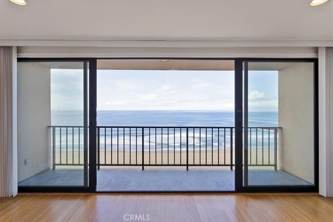 Photo - 721 Esplanade Unit 403