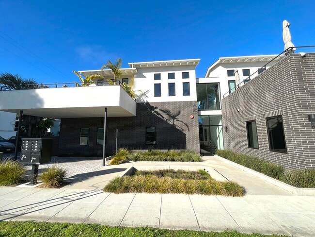 Building Photo - Luxury Living in the Heart of Downtown Encinitas Unit 206 J Street