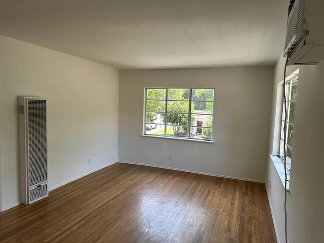 Photo - 1843 1/2 Linda Rosa Avenue