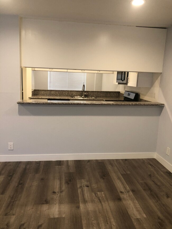 Photo - La Mirada Plaza Apartments