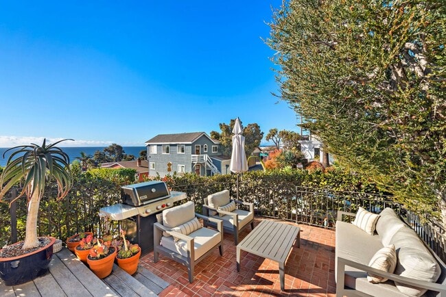 Photo - Oceanview Cottage Steps from Iconic Thousand Steps Beach