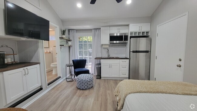 Building Photo - 17731 Raymer St Rental