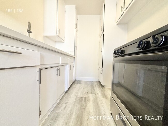 Photo - 1088 W 39th St Unit 11