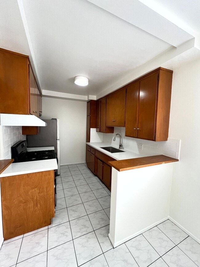 Photo - 1322 Amherst Ave Unit 8