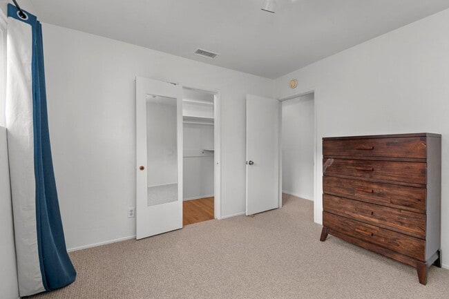 Photo - 6233 Hobart St