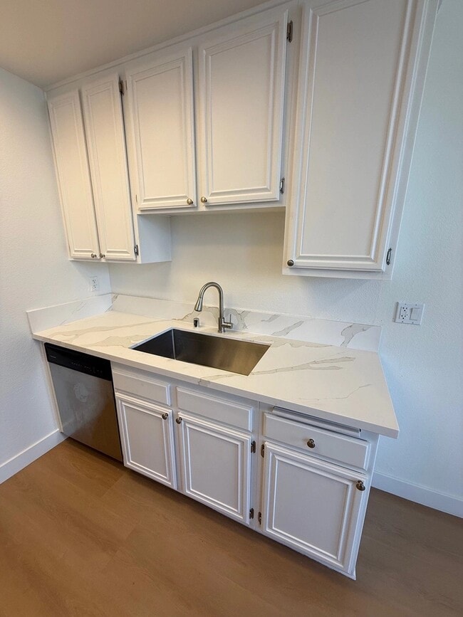 Photo - 15507 Moorpark St Unit 301