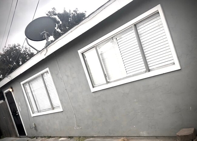 Photo - 4328 Poplar St