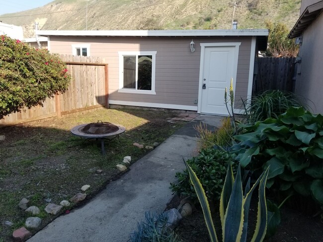 Building Photo - "Cute GARDEN Studio" Cottage in Ventura Unit 154 E Ramona St Rental